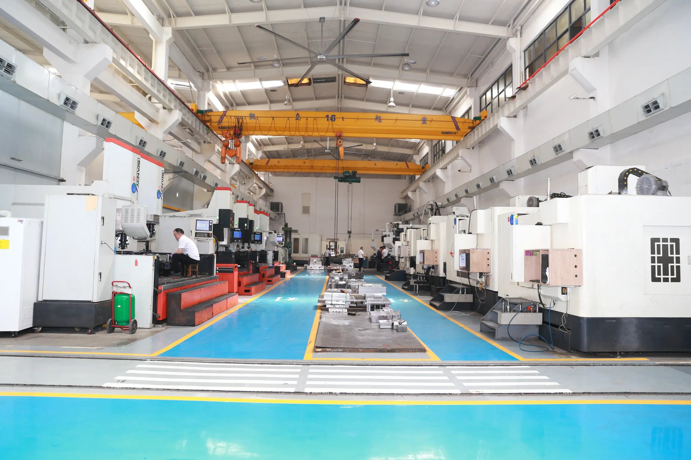 CNC machining floor in the Foshan workshop